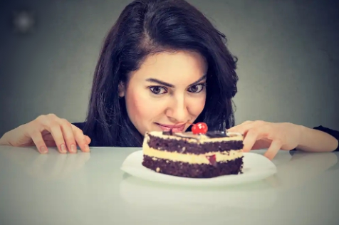 10 Health Dangers of Eating Cake 
