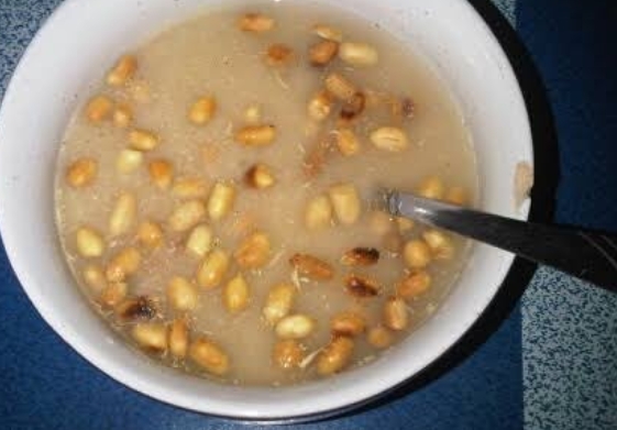  Drinking Soaked Garri with Groundnut