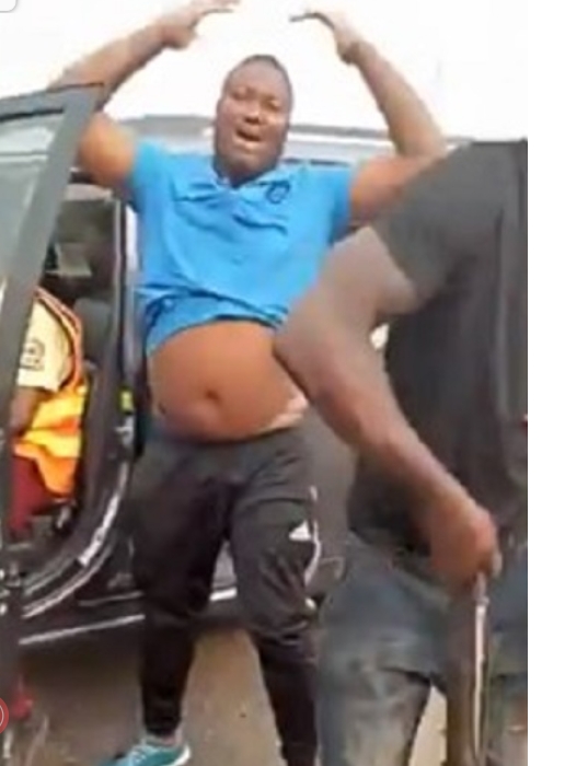 driver knocked a policeman into Lagos Bridge canal (Video)