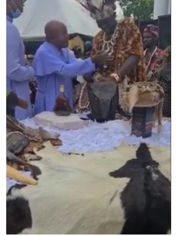 (Video) Traditionalist placed Money on Head of Rev Fr in Cubana Mum's Burial