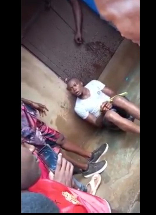 Man runs mad after Smoking "Mkpuru Mmiri" Meth (VIDEO)