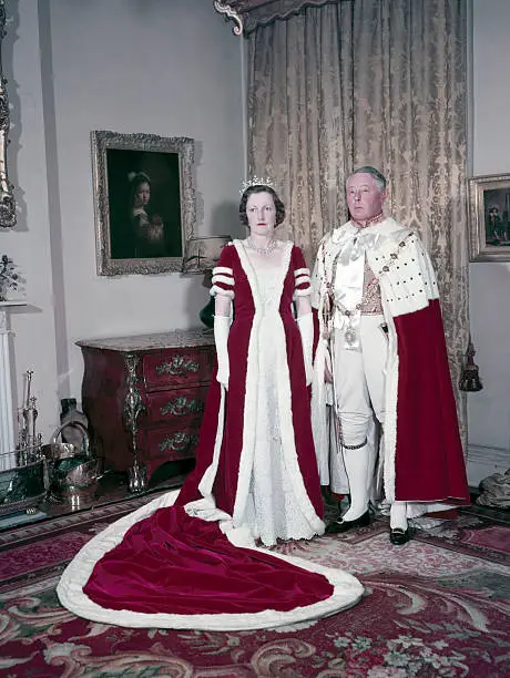 The Queen and Decent Dressing - 25 Photos of Queen Elizabeth ii Fashion Ideas